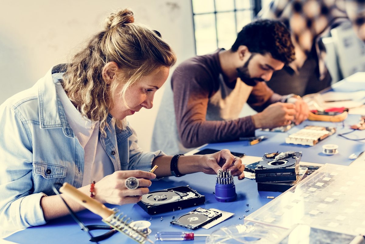 Curso de Operaciones auxiliares de montaje y mantenimiento de equipos eléctricos y electrónicos